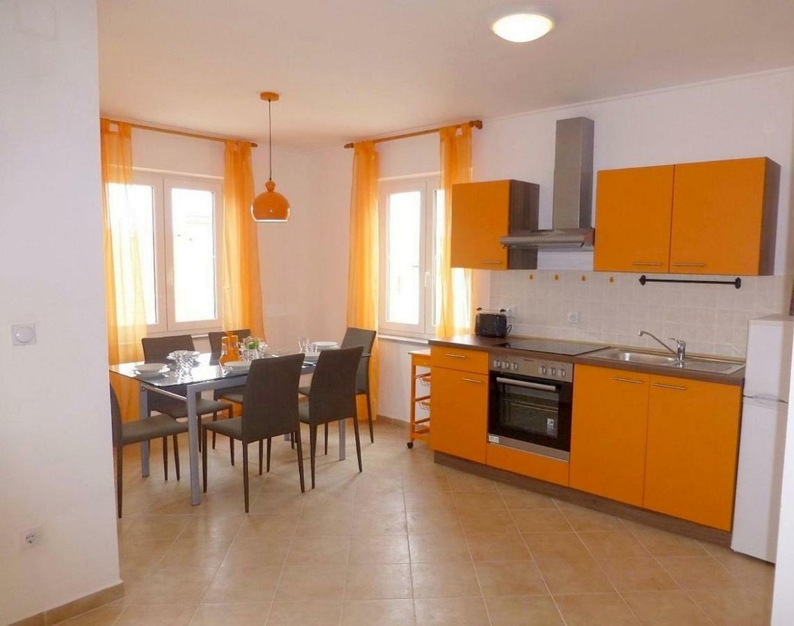 Apartments Kvesic Šilo Exterior foto